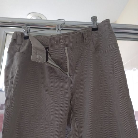 CUTE DRESS BERMUDA SHORTS- LOOKS GREAT FOR WORK WITH HEELS - Picture 3 of 6